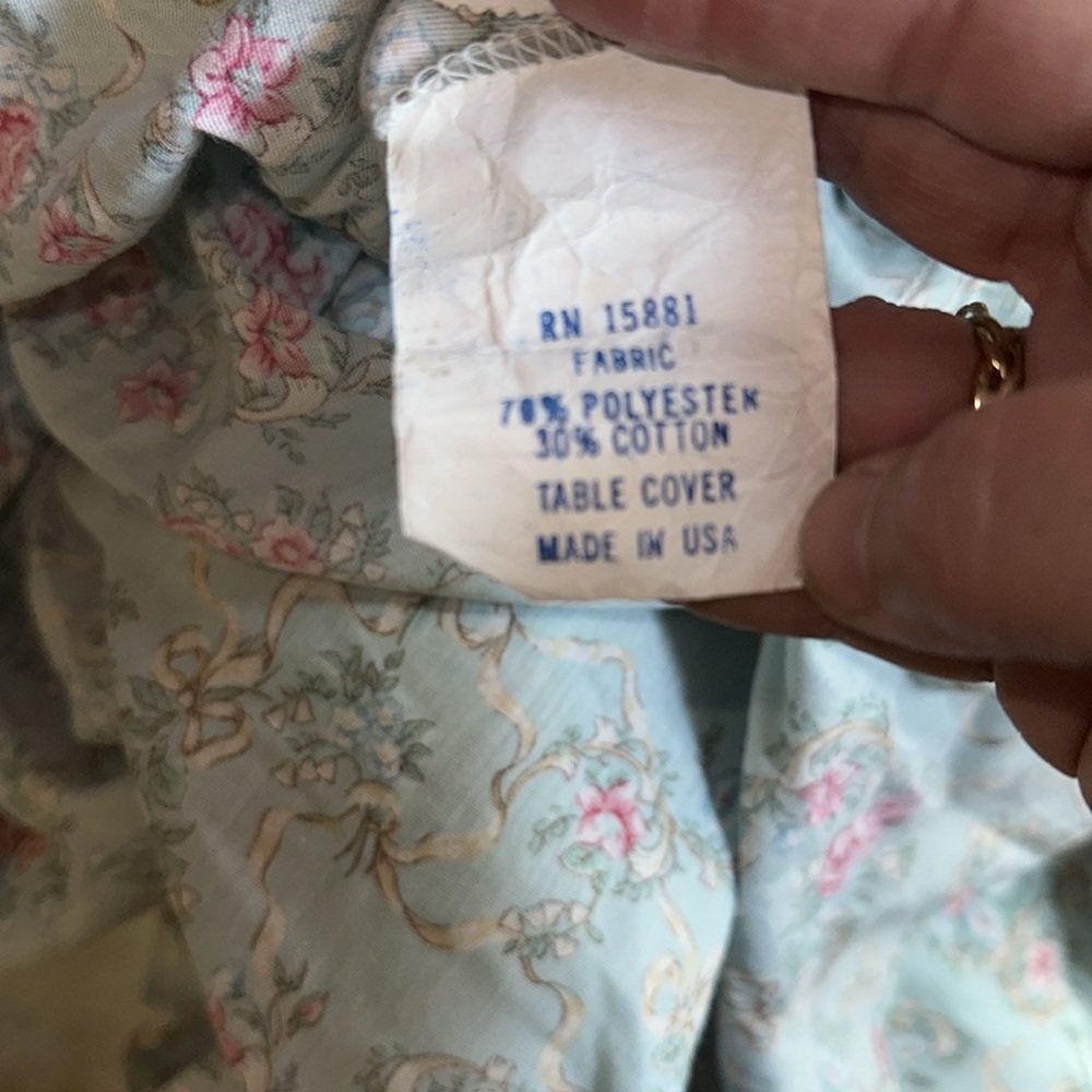 Vintage 70s 80s JCPenney 70"‎ Round Ruffled Tablecloth Blue Pink Rose Ribbon USA - Picture 5 of 5